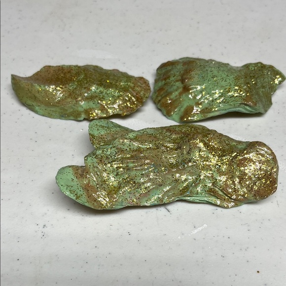 Hand Painted Green and Gold Decorative Shells - Picture 3 of 10